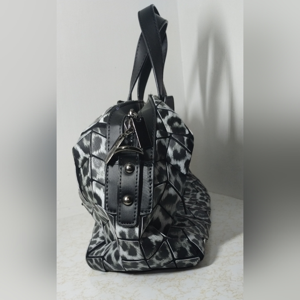 Patricia Luca Gray & Black Leopardo Print Satchel Bag. - Picture 2 of 8
